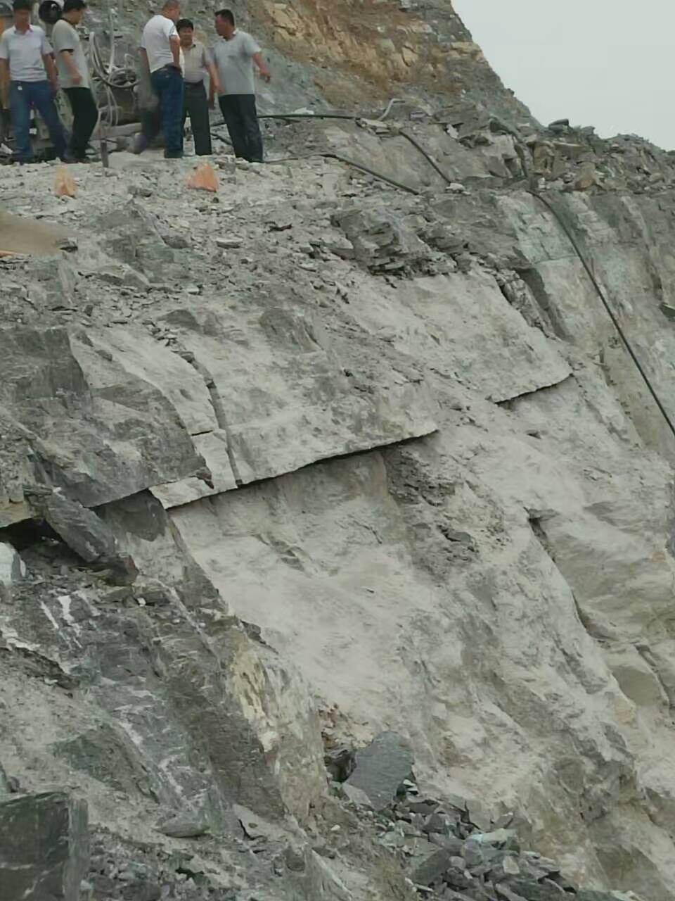 礦山開采、爆破現(xiàn)場圖片1